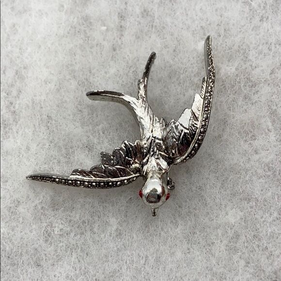 Vintage silver tone bird pin / brooch - Picture 3 of 8